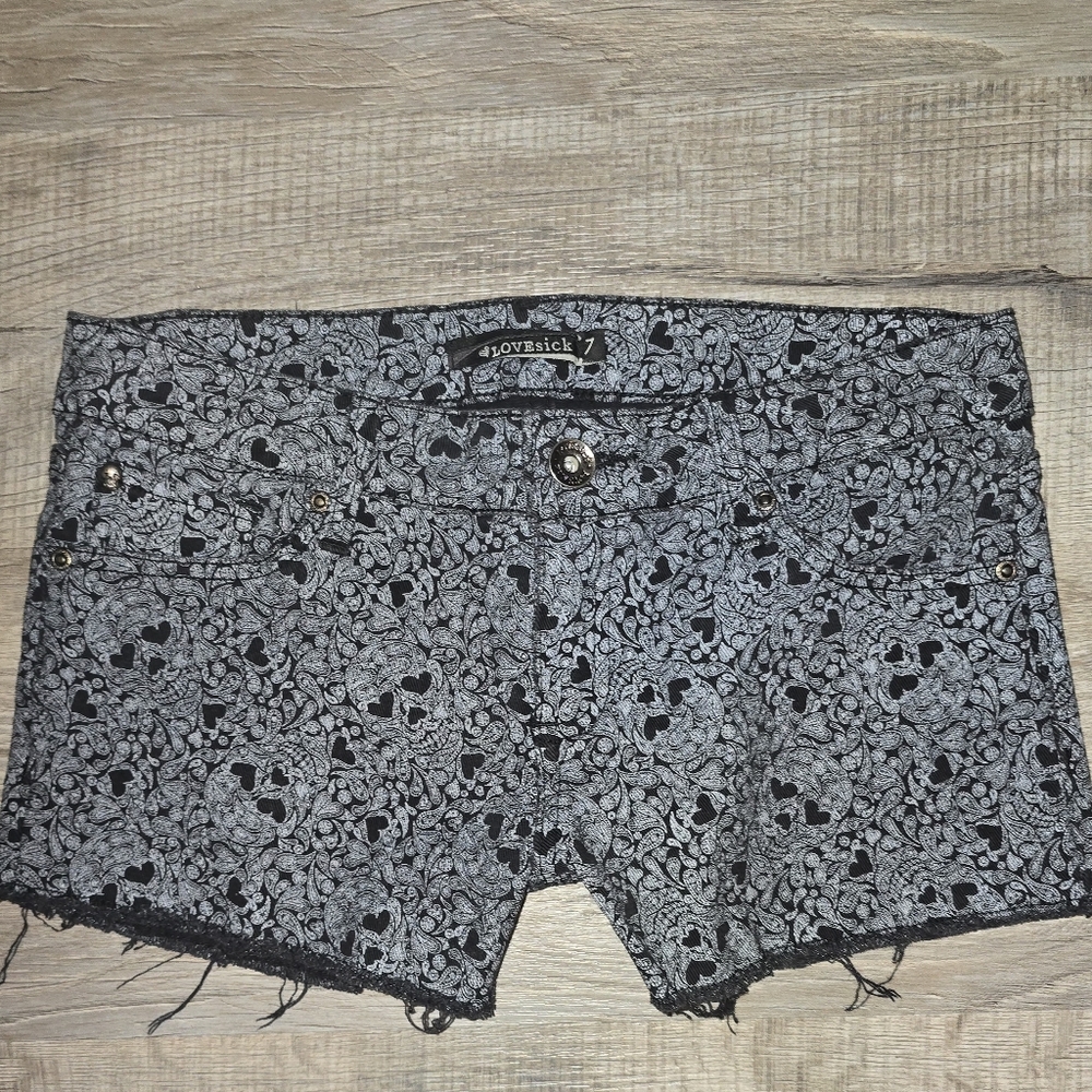 Lovesick Women's Black and White SKULL Patterned Jean Shorts Sz 7